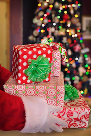 La hotte de la tombola se remplit de plus en plus . . .